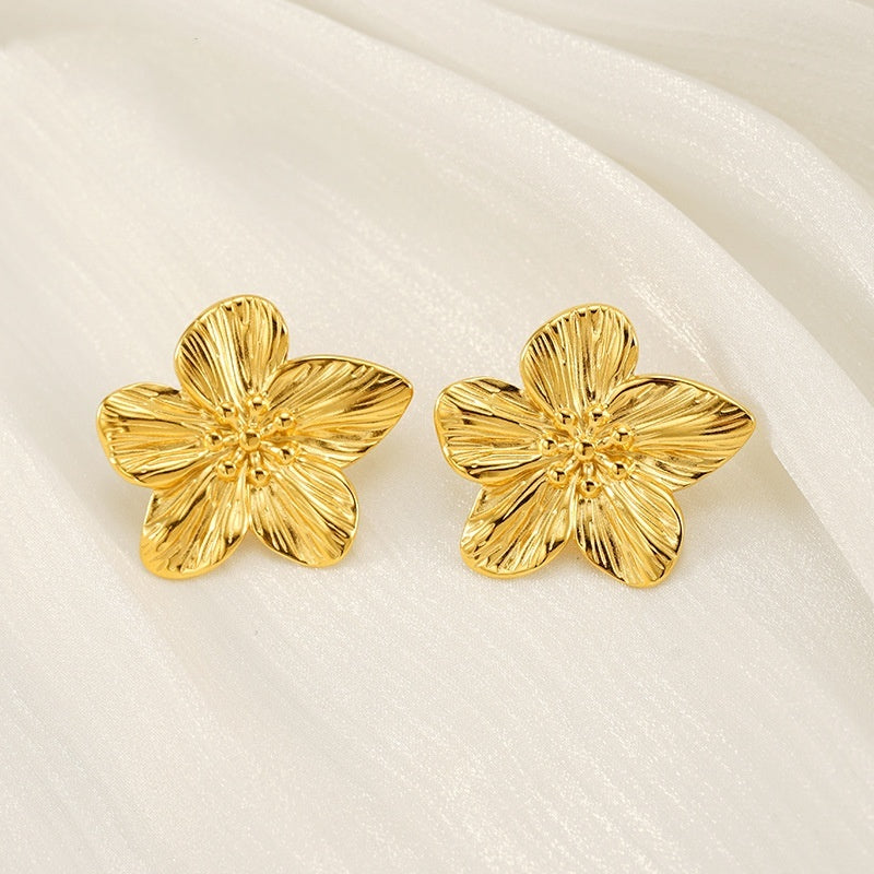 Enkla Guldfärgade Blomblad Studs