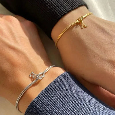 A-Z Love Knot Armband för Kvinnor & Par - Guldfärgad Stål Snake Chain Charm - Elegant Smycke till Alla Hjärtans Dag