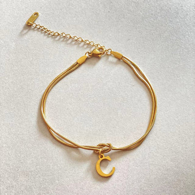 A-Z Love Knot Armband för Kvinnor & Par - Guldfärgad Stål Snake Chain Charm - Elegant Smycke till Alla Hjärtans Dag